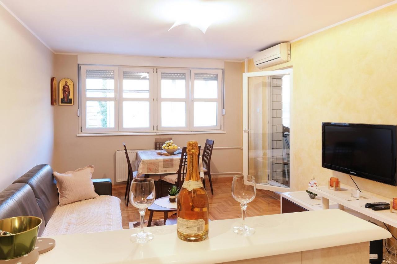 Sky City View Apartment & Big Terrace Belgrad Exteriör bild