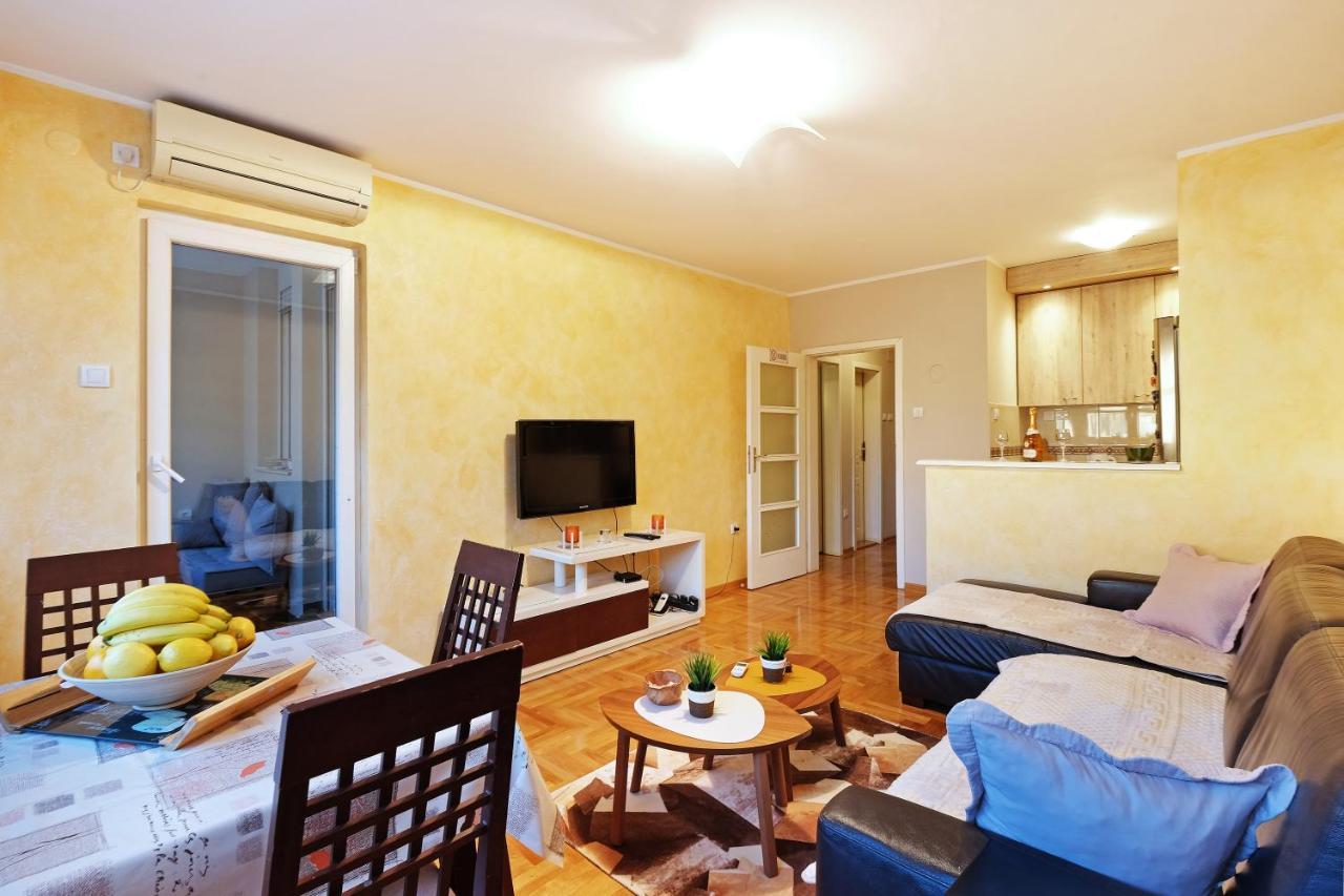 Sky City View Apartment & Big Terrace Belgrad Exteriör bild